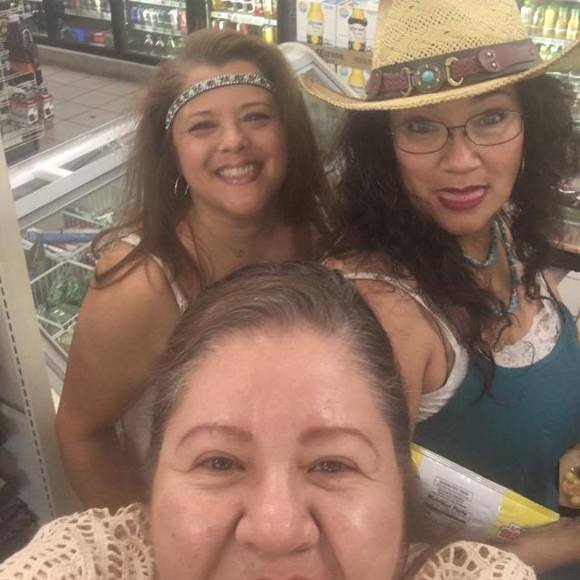 Meet your Posher, Gloria - Picture 1 of 1